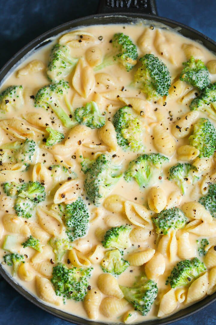 CREAMY BROCCOLI MAC AND CHEESE