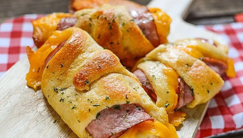 Ham And Cheddar Crescent Roll-Ups